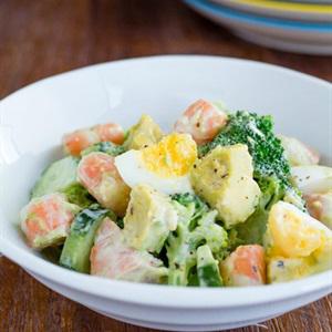 Cách làm salad tôm trứng