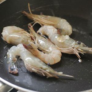 Cách làm salad trái cây tôm chiên