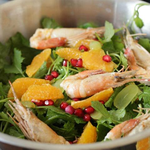 Cách làm salad trái cây tôm chiên