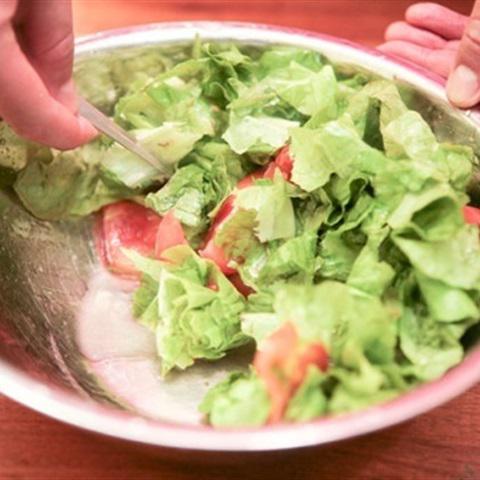 Cách làm salad trộn rượu vang