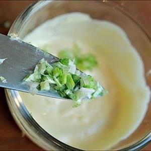 Cách làm salad trứng kẹp bánh mì