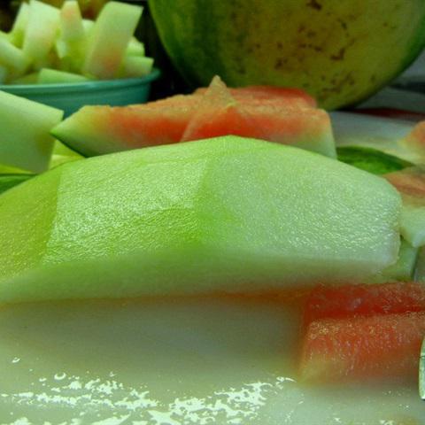 Cách làm salad vỏ dưa hấu