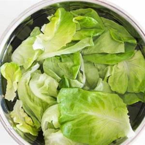 Cách làm salad xà lách cà chua