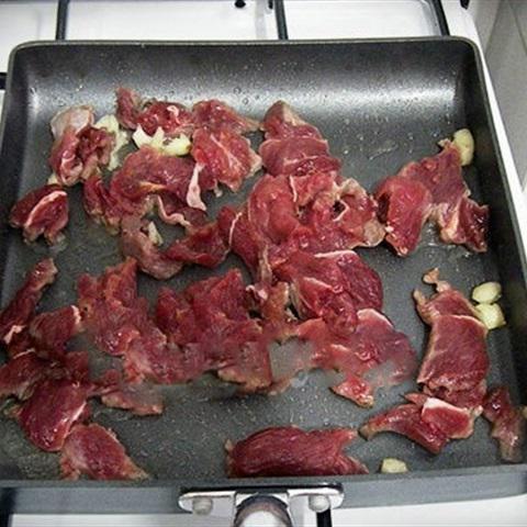 Cách làm salad xà lách thịt bò