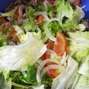 Cách làm salad xà lách thịt bò