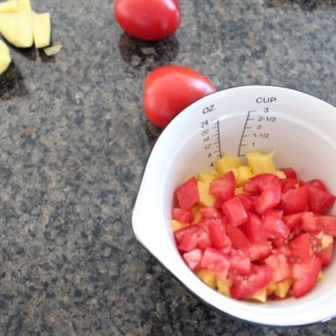 Cách làm salad xoài cà chua