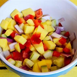 Cách làm salad xoài kiểu Thái
