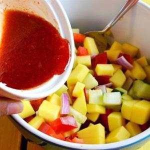 Cách làm salad xoài kiểu Thái