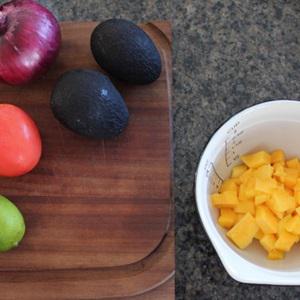 Cách làm salad xoài mix bơ