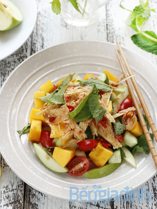 Salad xoài trộn mực