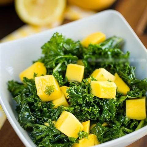 Cách làm salad xoài trộn xà lách xoăn