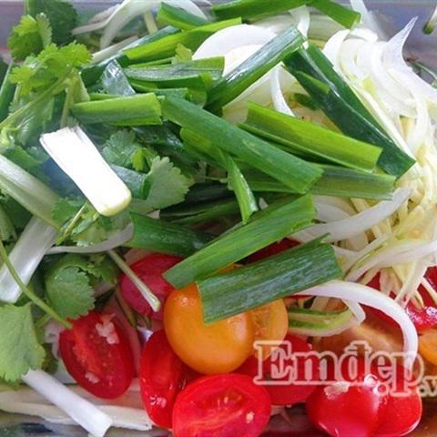 Cách làm salad xoài trứng chiên