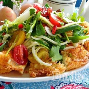 Cách làm salad xoài trứng chiên