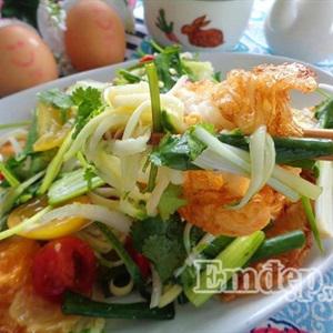 Cách làm salad xoài trứng chiên