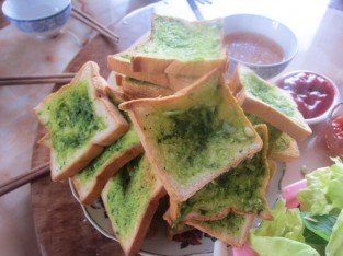 Sandwich bơ tỏi