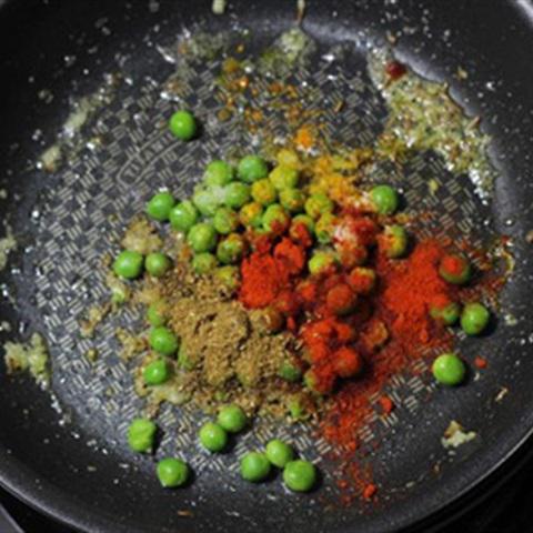 Cách làm sandwich cuộn phô mai chiên giòn