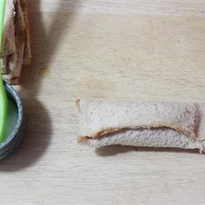 Cách làm sandwich cuộn phô mai chiên giòn