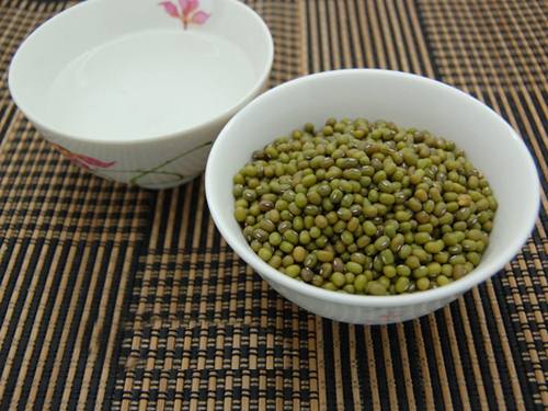 Sandwich cuộn xúc xích chiên xù giòn tan, thơm lừng hấp dẫn