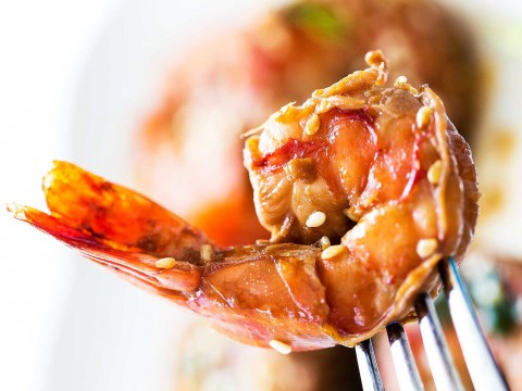 Sandwich cuộn xúc xích chiên xù