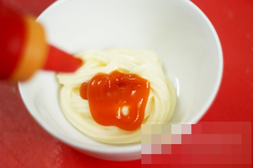 Sandwich kẹp cá hồi thơm ngon