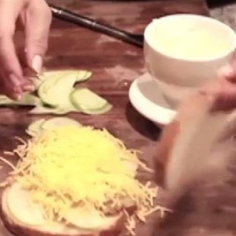 Cách làm sandwich kim chi