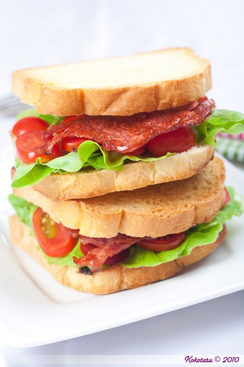 Sandwich thịt xông khói