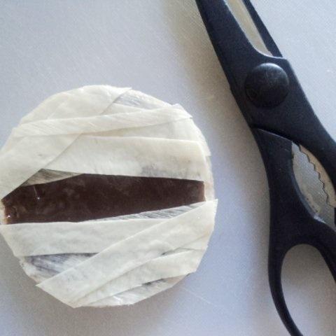 Cách làm sandwich xác ướp cho Halloween