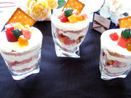 Sảng khoái với ly cocktail trái cây