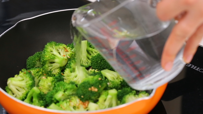 “Say bí tỉ” với món cánh gà nấu mơ khô