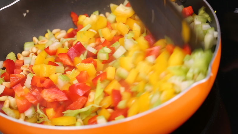 “Say bí tỉ” với món cánh gà nấu mơ khô