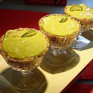 Cách làm sinh tố bơ "giả danh" bánh tart