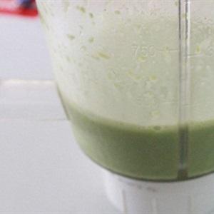 Cách làm sinh tố bơ trà xanh