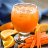 Sinh tố cam-cà rốt giàu vitamin C tăng cường sức đề kháng