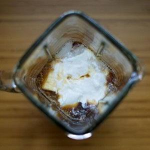 Cách làm sinh tố chuối cà phê