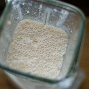 Cách làm sinh tố chuối cà phê