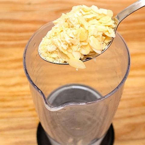 Cách làm sinh tố chuối hạnh nhân