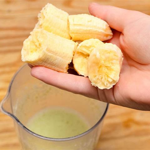 Cách làm sinh tố chuối hạnh nhân