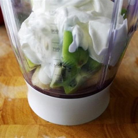 Cách làm sinh tố chuối kiwi