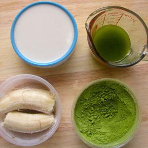 Cách làm sinh tố chuối trà xanh