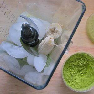 Cách làm sinh tố chuối trà xanh