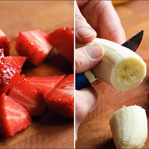 Cách làm sinh tố chuối và dâu tây