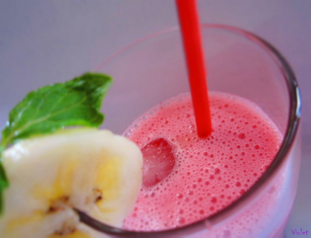 Sinh tố chuối và dâu tây