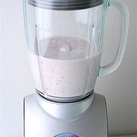 Cách làm sinh tố dâu tây chuối