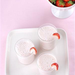 Cách làm sinh tố dâu tây chuối