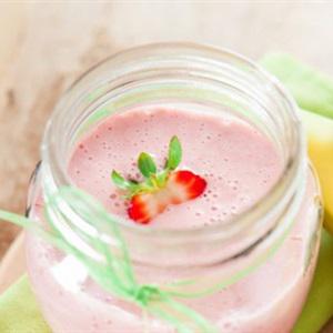 Cách làm sinh tố dâu tây chuối