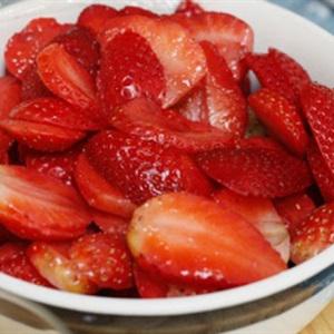 Cách làm sinh tố dâu tây và chanh