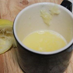 Cách làm sinh tố dâu tây và chanh