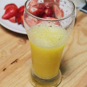 Cách làm sinh tố dâu tây và chanh