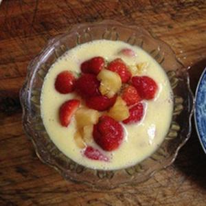 Cách làm sinh tố dâu tây và thơm