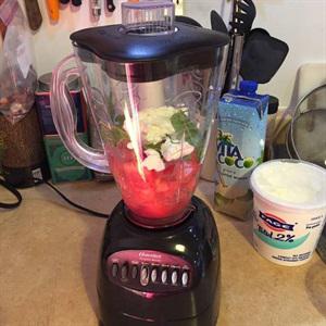 Cách làm sinh tố dưa hấu dâu tây